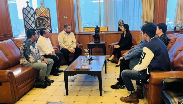 Diskusi Strategis: Bupati Halmahera Selatan Bertemu Angela Tanoesoedibjo